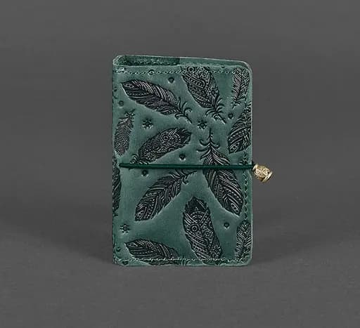 Кожаный кард-кейс 7.0 зеленый с перьями. - фото 1