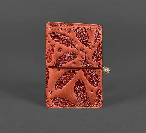 Женский кожаный кард-кейс 7.0 коралловый с перьями. - фото 1