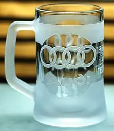 Пивний кухоль Audi 660 мл з гравіюванням Подарунок автолюбителю  Келих з логотипом авто Ауді та  легендарний слоган