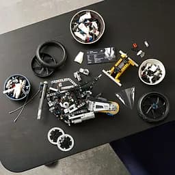 Конструктор LEGO Technic BMW M 1000 RR, 1920 деталей (42130) - мініатюра 4