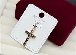 Підвіска хрест Xuping медичне золото хрестик гіпоалергенна прикраса під золото універсальний кулон для жінок