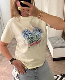 Футболка жіноча з принтом 20779 S-L молочна