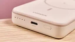 Магнітний Magsafe Павербанк Ugreen PB561 10000 mAh 20 W з бездротовою магнітною зарядкою для iPhone бежевий - мініатюра 4