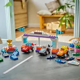 Конструктор LEGO DUPLO Автомобілі для перегонів і пілоти команд Формули-1, 70 деталей (10445) - мініатюра 4
