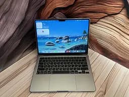 Ноутбук Apple MacBook Air 13.6" 2022 M2/24GB/512GB (F41HXPRG2K) Б/в