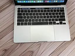 Ноутбук Apple MacBook Pro 13" 2020 i7-1068NG7/32/512 (C02FK1EJML87) Б/в - мініатюра 2