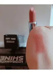 Глянцева губна помада з гіалуроновою кислотою Avon Супер Зволоження М'який нюд/Soft Nude - мініатюра 2
