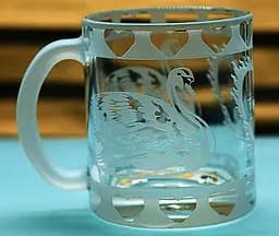 Скляна чашка 320 мл Лебеді з гравіюванням кухоль для закоханих  Подарунок на весілля річницю для коханих