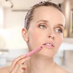Тінт-бальзам для губ Tony Moly Petit Bunny Gloss Bars відтінок 01 (Juicy Strawberry) 2 г - мініатюра 4