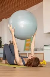 М'яч для фітнесу (фітбол) PowerPlay 4001 Ø65 cm Gymball Сірий + помпа (PP_4001_65_Grey) - мініатюра 4