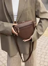 Жіноча кросбоді сумка бананка Sambag Sofi шоколад 20 × 18 × 5 см (88193020) - мініатюра 4