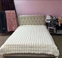 Покрывало "Кролик" молочное, мягкое велюровое покрывало 2,20×2,40 м для кровати.