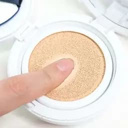 Тональний кушон для обличчя MISSHA Cushion Moist Up SPF 50 відтінок 21 (Light Beige) 15 г - мініатюра 3