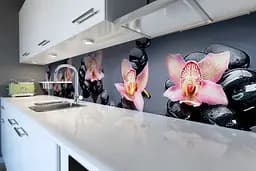 Кухонний фартух Благородні Орхідеї наклейка ПВХ рожеві квіти Чорне каміння 60х300 см Happy Pocket Z180553