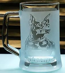 Келих для пива 660 мл з ручкою з гравіюванням Доберман ідеальний подарунок для власника собаки або поціновувача породи