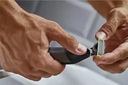 Електробритва Philips OneBlade Pro (QP6651/61) - мініатюра 3