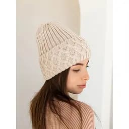 Женская зимняя шапка Виктория из шерсти 20% с узором и флисовой подкладкой Бежевый