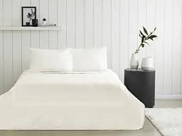 Постельное белье с жаккардовым покрывалом-пике Brenda Ekru / простыня на резинке Tac pbe0051427