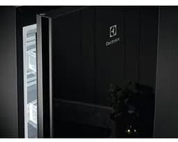 Холодильник Electrolux з нижн. мороз., 201x60х66, холод.відд.-244л, мороз.відд.-94л, 2дв., E, Combi, інв., диспл внутр., зона св-ті, чорний (скло) - мініатюра 3