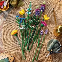 Конструктор LEGO Botanicals Букет польових квітів 939 деталей (10313) - мініатюра 7