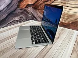 Ноутбук Apple MacBook Pro 13" 2020 i7-1068NG7/32/512 (C02DV4MBML87) Б/в - мініатюра 3