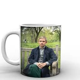 Кухоль GeekLand Шерлок Холмс Sherlock сидячи на лавці SH.002.13 330 мл білий - мініатюра 2