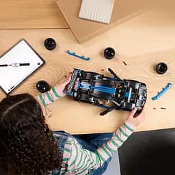 Конструктор LEGO Technic Автомобіль для перегонів Porsche GT4 e-Performance 834 деталі (42176) - мініатюра 9