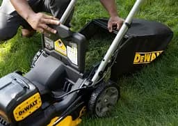 Газонокосарка акумуляторна DeWALT з АКБ та ЗП DCMWP134W2 - мініатюра 11