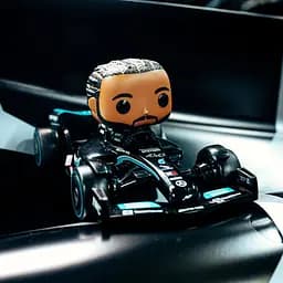Ігрова фігурка Funko Pop Формула-1 Льюїс Гамільтон на машині (75797) - мініатюра 3