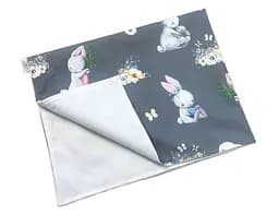 Непромокаемая пеленка Moontime "Зайчики с детьми"