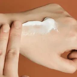 Крем для обличчя з центеллою і пробіотиками Madagascar Centella Probio-Cica Enrich Cream SKIN1004 50 мл - мініатюра 2