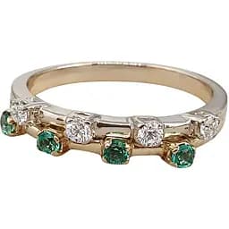 Золотое кольцо с бриллиантами и изумрудом. 202153 16,5