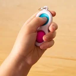 Сенсорний антистрес-брелок Fat Brain Toys Simpl Dimpl Кнопки 1 шт. колір в асортименті (F2111ML) - мініатюра 6