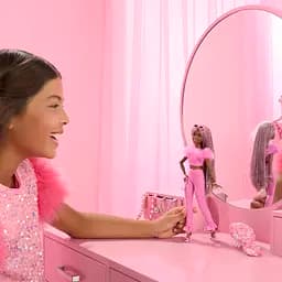 Лялька Barbie Deluxe style Barbiecore Модниця у костюмі з пір'ям (HYV28) - мініатюра 6
