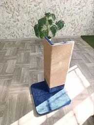 Угловая когтеточка на подставке для кота 65х40х40 см Синий