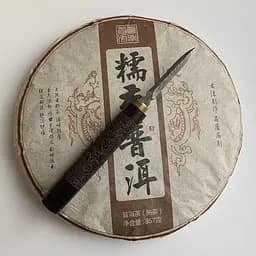 Восковий шу пуер із нотами рису Waxy Pu'er 357 г