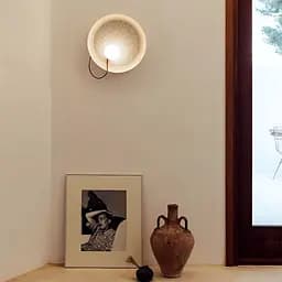 Бра у білому корпусі із білою кулькою на магніті Арт. W 166 B -250 WT Line F