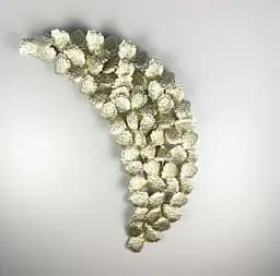 Настенный светильник в форме удлиненного листа Line F цвет корпуса золотой