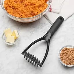 Картоплем'ялка нейлонова OXO Good Grips 28х10 см чорна (77891) - мініатюра 4