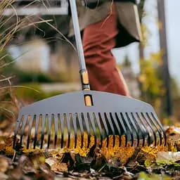 Граблі пластикові легкі для газонів Fiskars OneClick L 51 см (1080673) - мініатюра 3