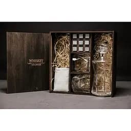 Подарунковий набір віскі Whiskey Stones з камінням для віскі в дерев'яному пеналі №3 + декантер і 2 склянки + щипці + мішечок - мініатюра 2