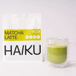 Матча Haiku з кокосовим молоком