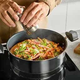 Tefal Сотейник Tefal Excellence+, з кришкою, 26см, нержавіюча сталь, скло, бакеліт, чорний - мініатюра 3