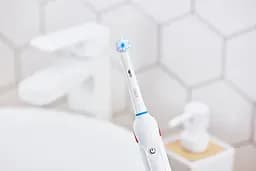 Електрична зубна щітка Oral-B Pro2 Sensi Ultrathin White - мініатюра 8