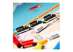 Аксесуар Days of Wonder Промонабір для гри Квиток на потяг 5 чорний Ticket to Ride 20th Anniversary Deluxe Train Set (DOWTTRTS5) - мініатюра 2