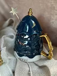 Керамічна чашка Різдвяна ялинка з кришкою та паличкою для розмішування 460 мл Темно зелений - мініатюра 3