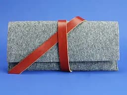 Тревел-кейс 1.0 из фетра с коричневыми кожаными вставками