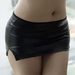 Міні-спідниця приталена латексна чорна без застібки XS/S