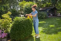 Karcher Кущоріз акумуляторний HGE 2-18 18В лезо 45см крок різу 18мм 2.34кг без АКБ та ЗП - мініатюра 6