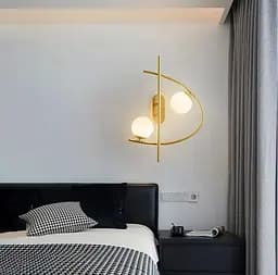 Бра в золотистому корпусі на 2 білих матових плафона Line F Арт. YG8014-W R GD